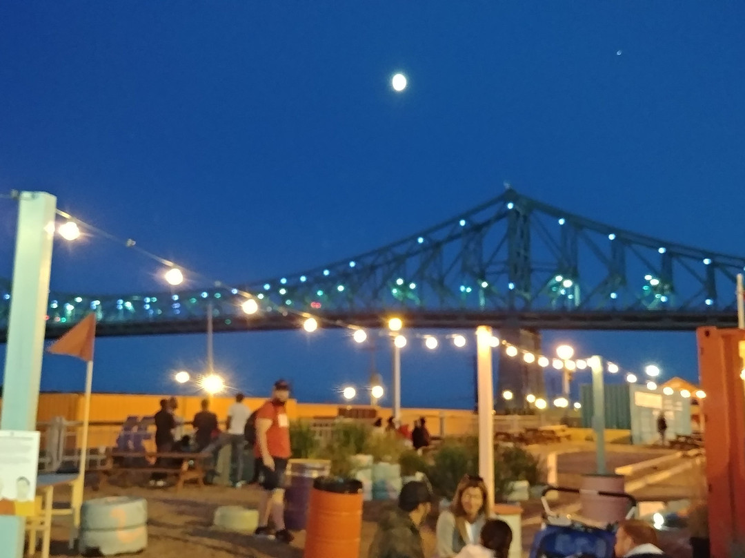 Village au Pied-du-Courant-蒙特利尔必去景点