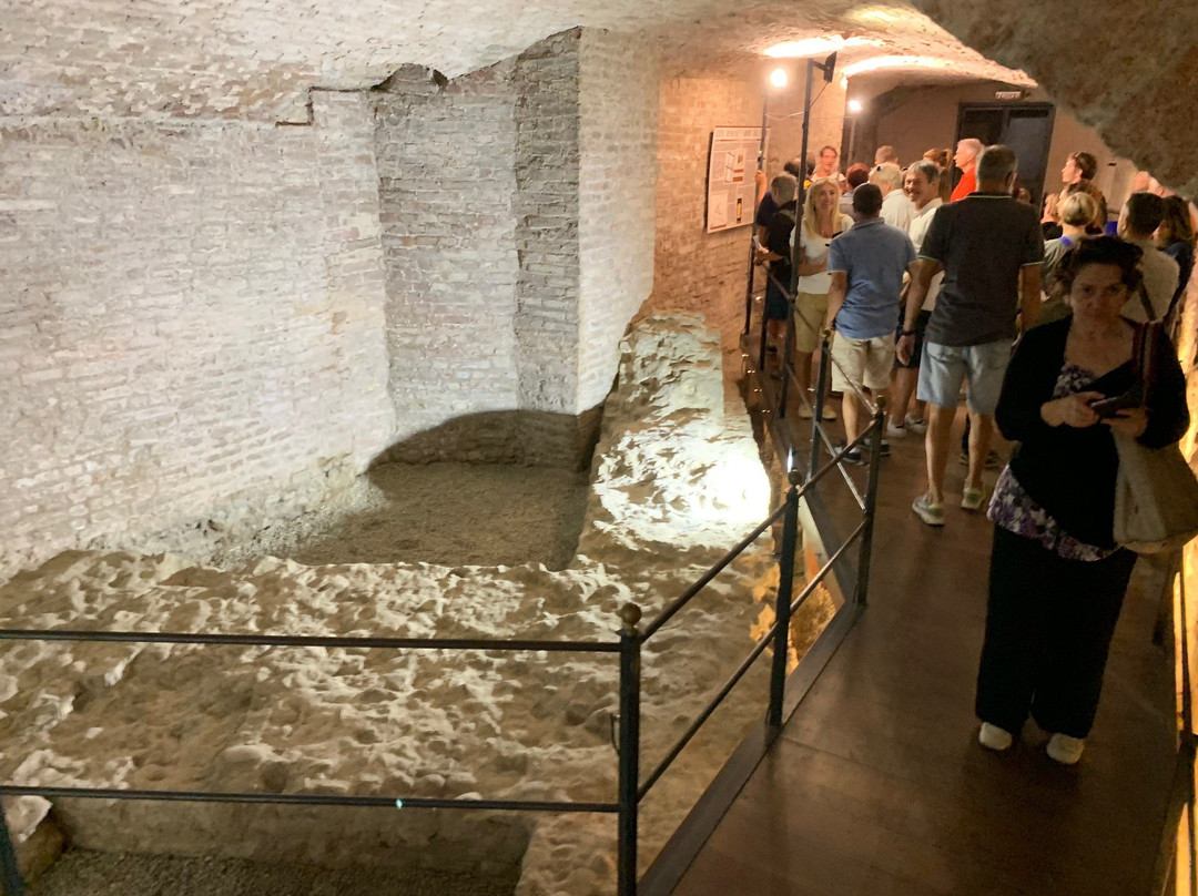 Underground Alba景点图片