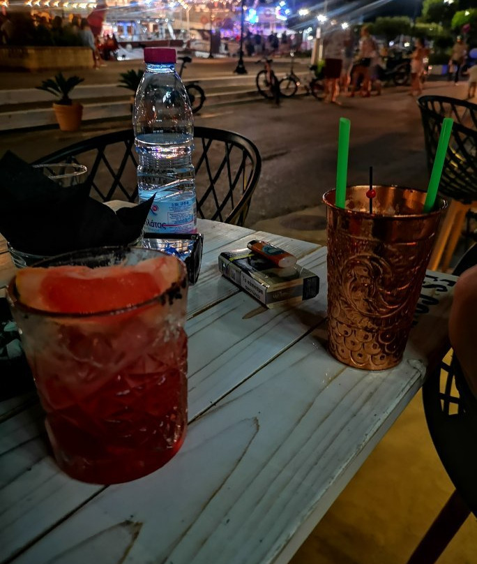 Es*Co*Bar Espresso Cocktail Bar-莱夫卡扎必去景点