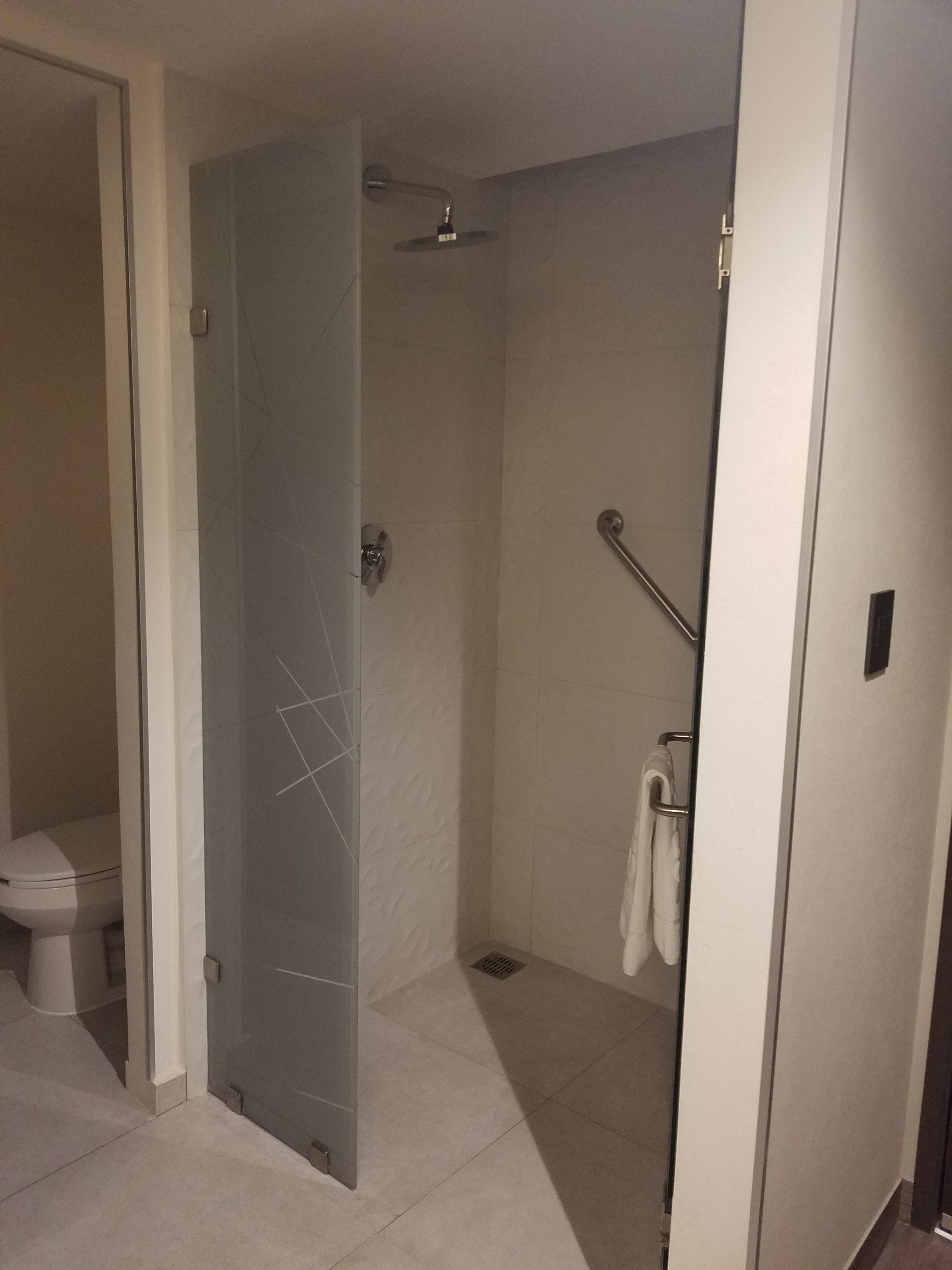 City Express Plus By Marriott Tijuana-浴室