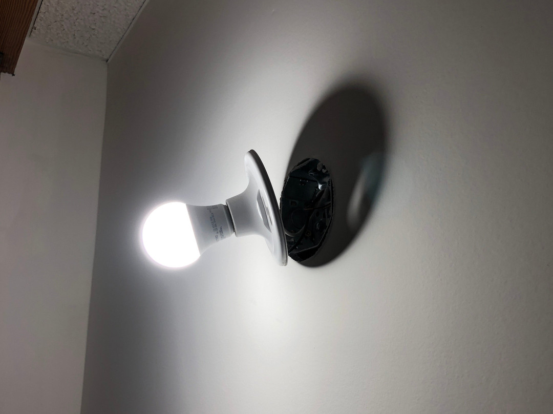 April’s White Raven House主图