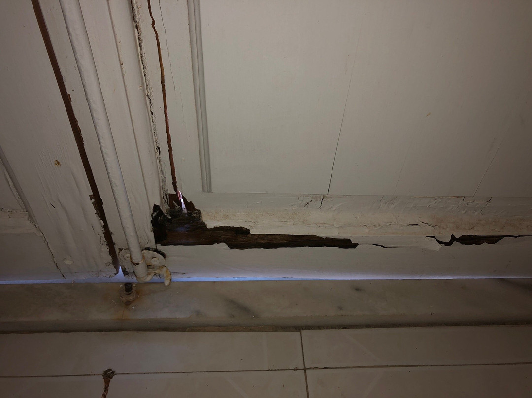 Silver Beach Hotel主图