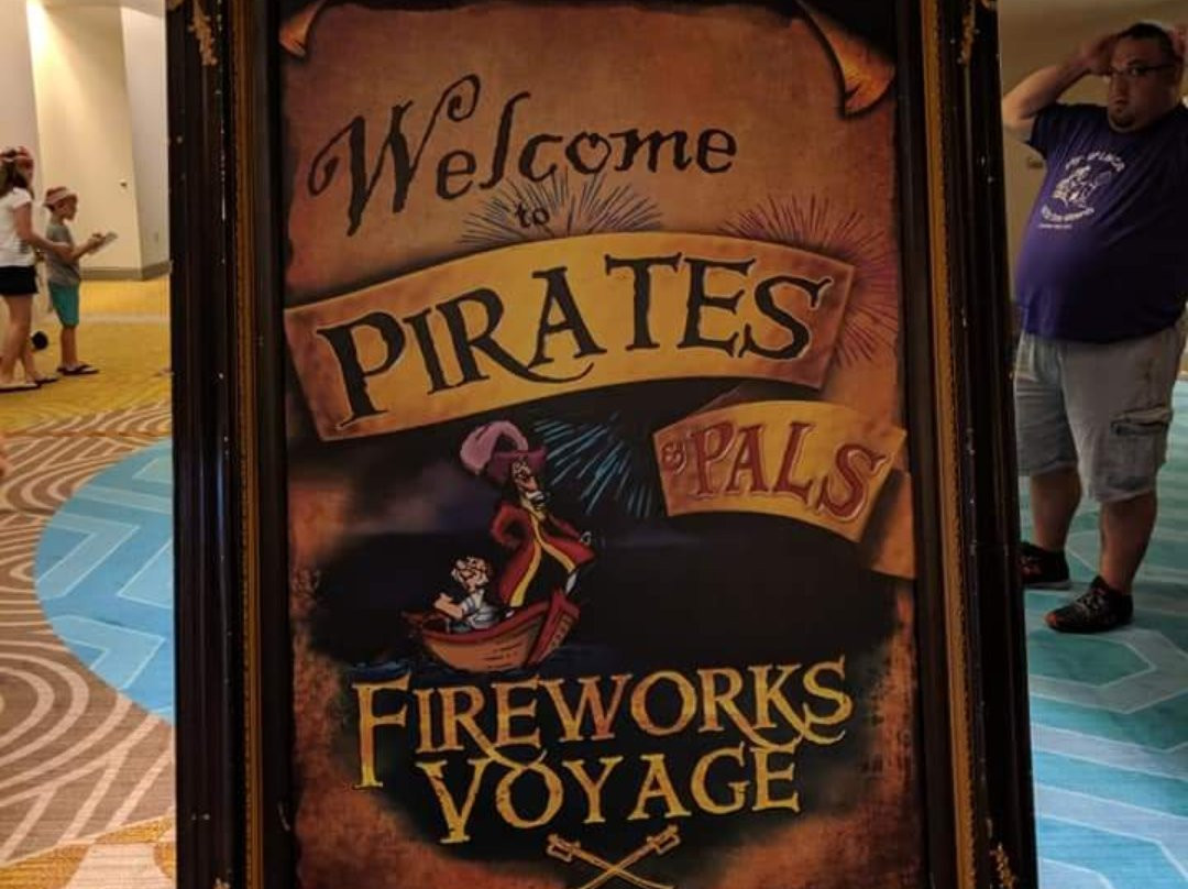 Pirates & Pals Fireworks Voyage景点图片