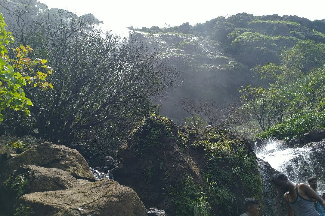 Madhe Ghat Water Fall景点图片