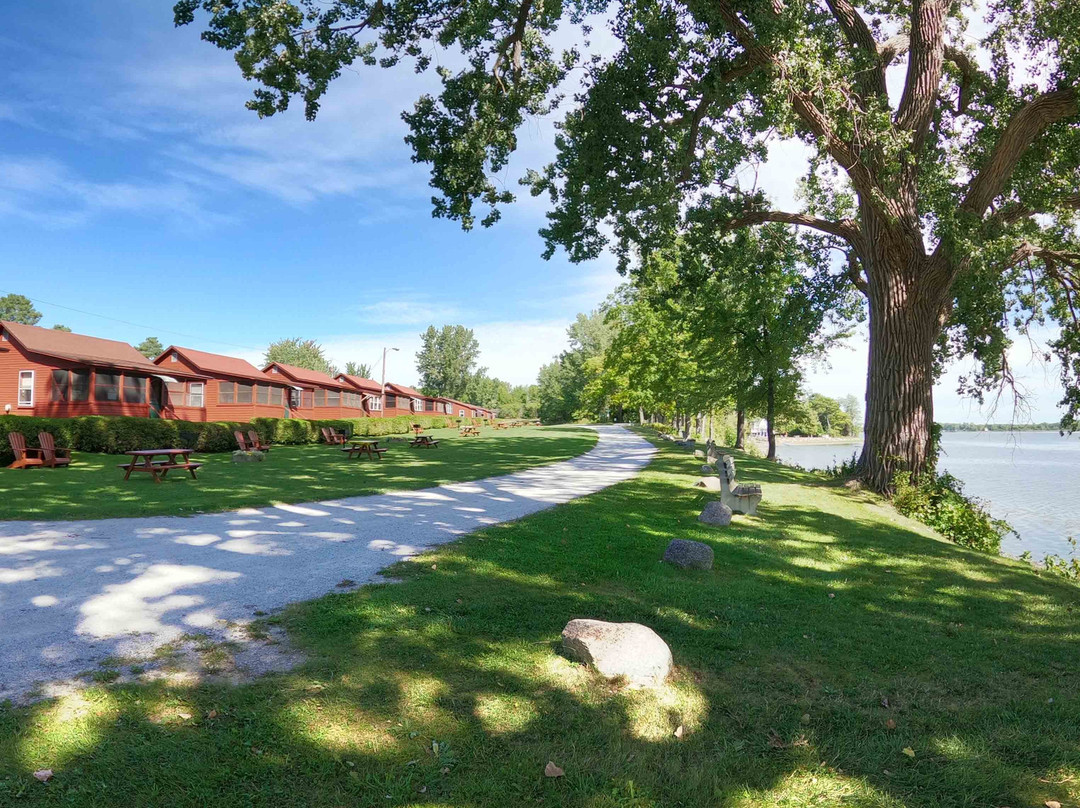 Henry's Sportsman's Cottages