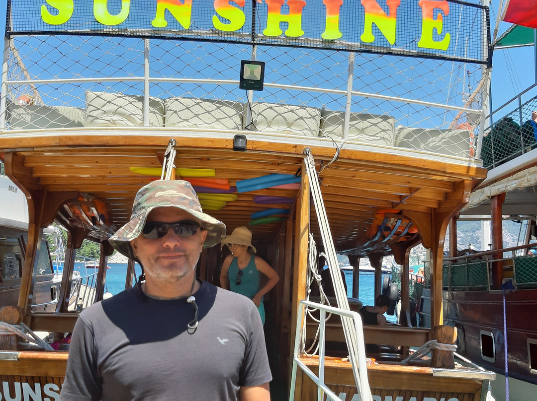 Sunshine Boat景点图片
