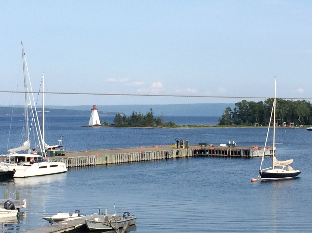 Water's Edge Inn主图