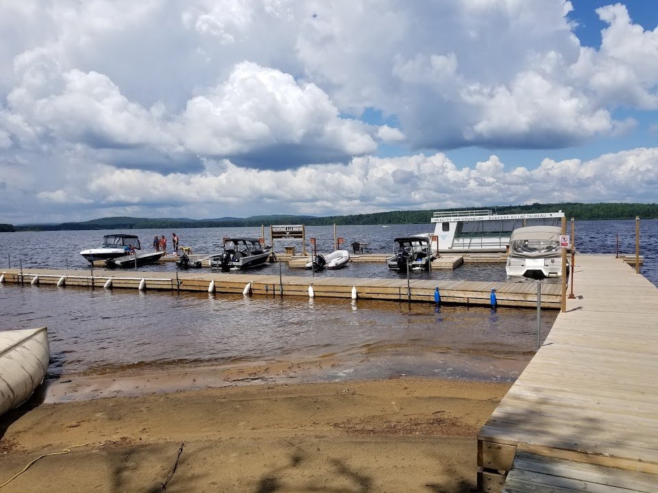 Auberge Du Lac Taureau-泳池