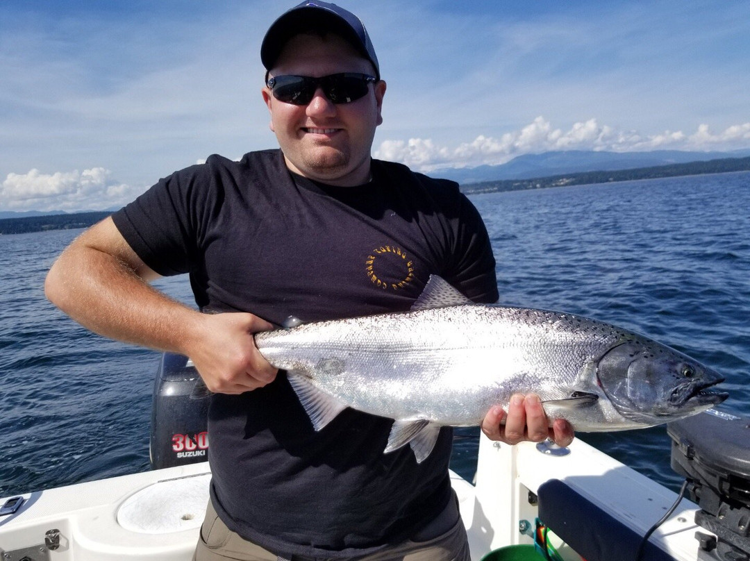 Cliffs Chinook Charters景点图片