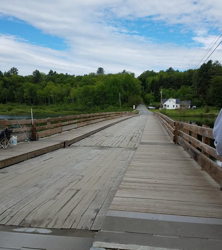 Sunset Lake Floating Bridge-Brookfield必去景点