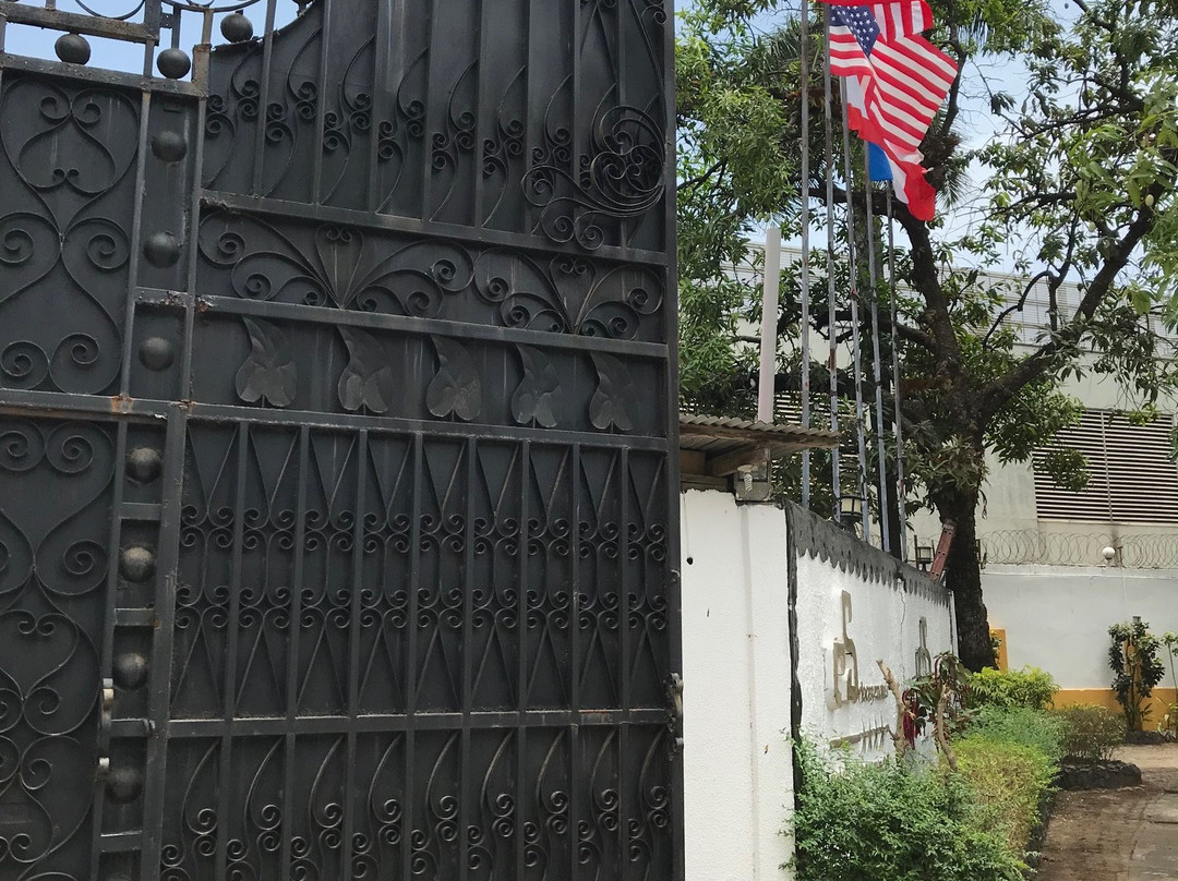 Embassy Suites Hotel & Restaurant主图