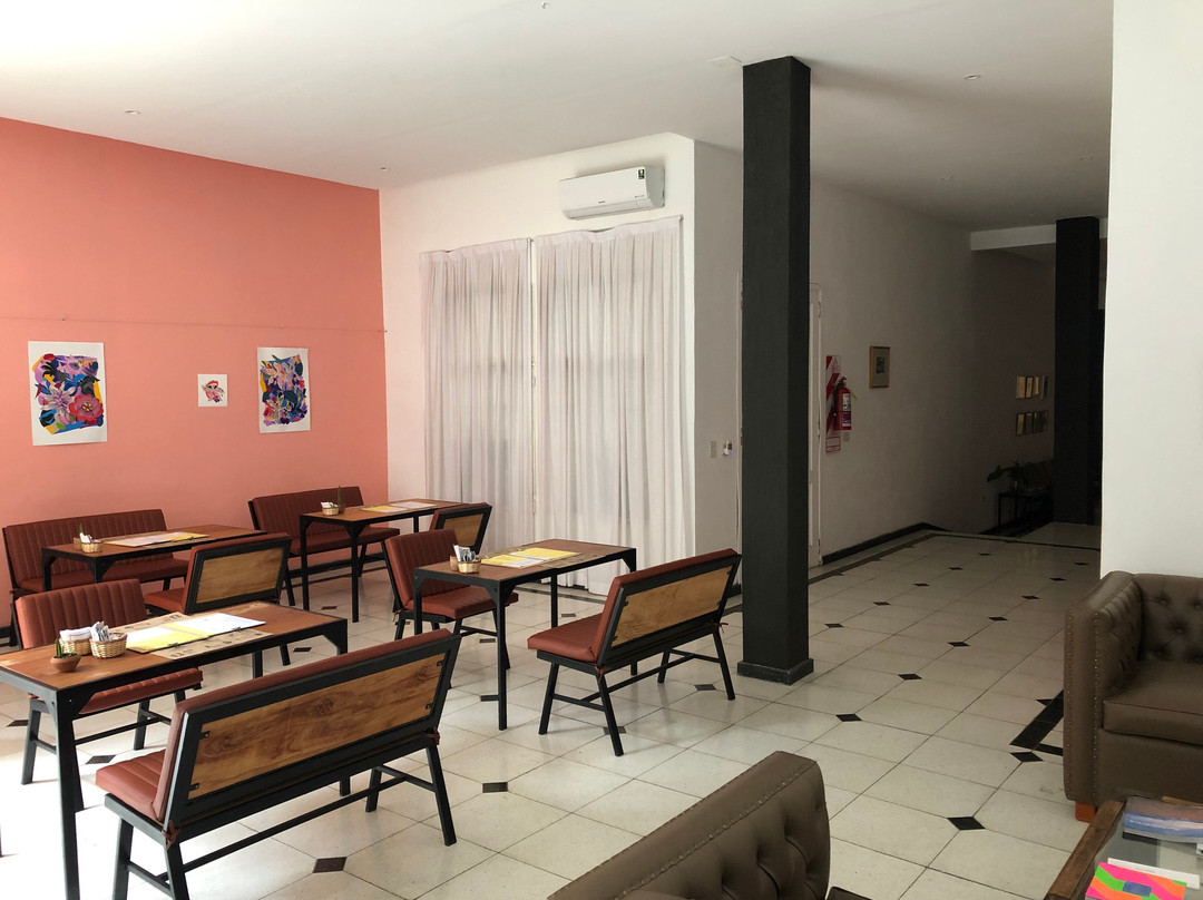 Sacha Mistol Art Hotel主图
