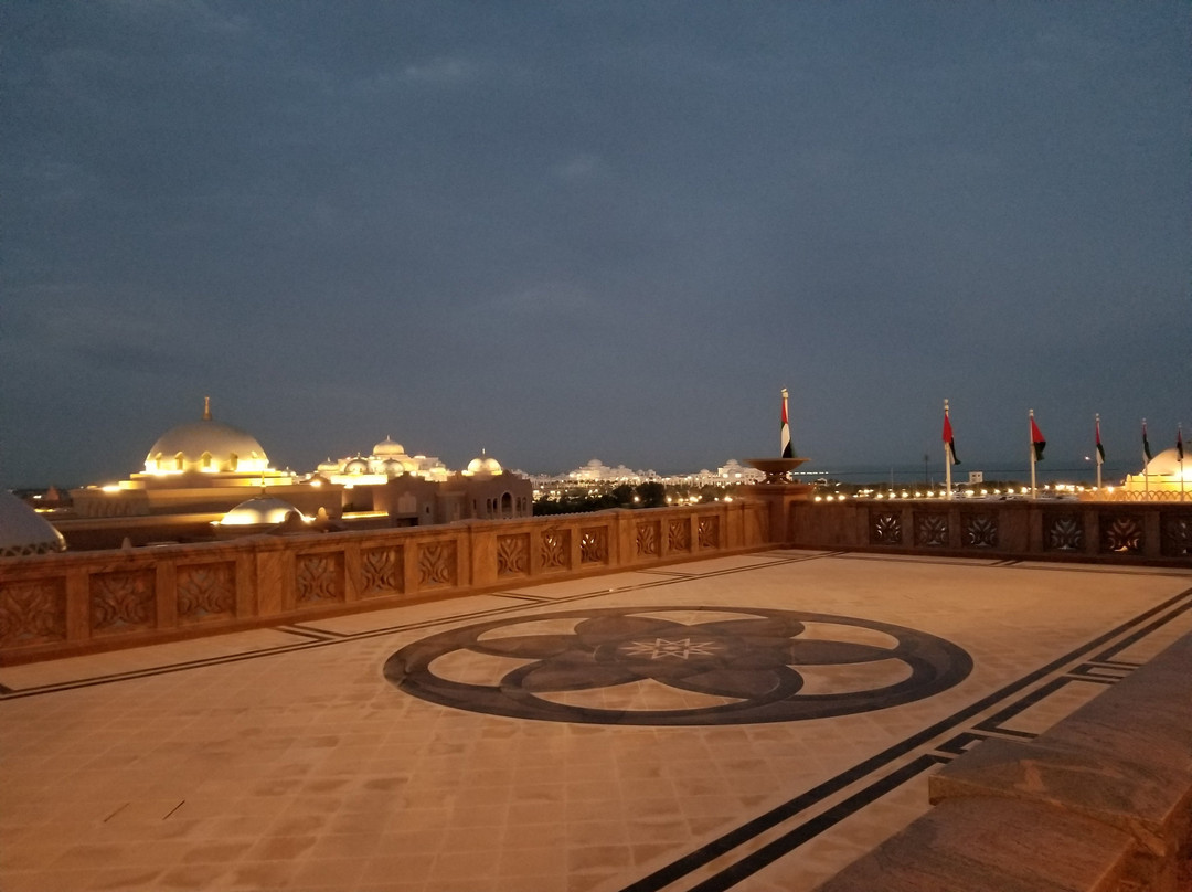 八星皇宫酒店主图