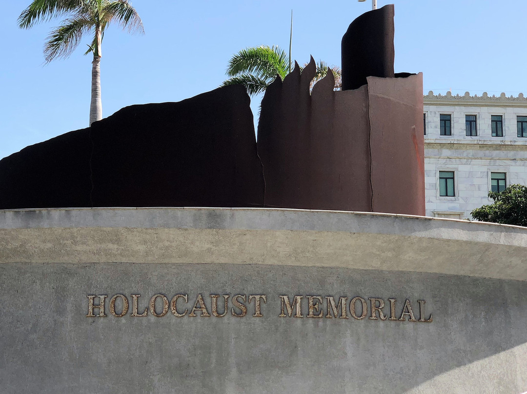 Holocaust Memorial Monument景点图片