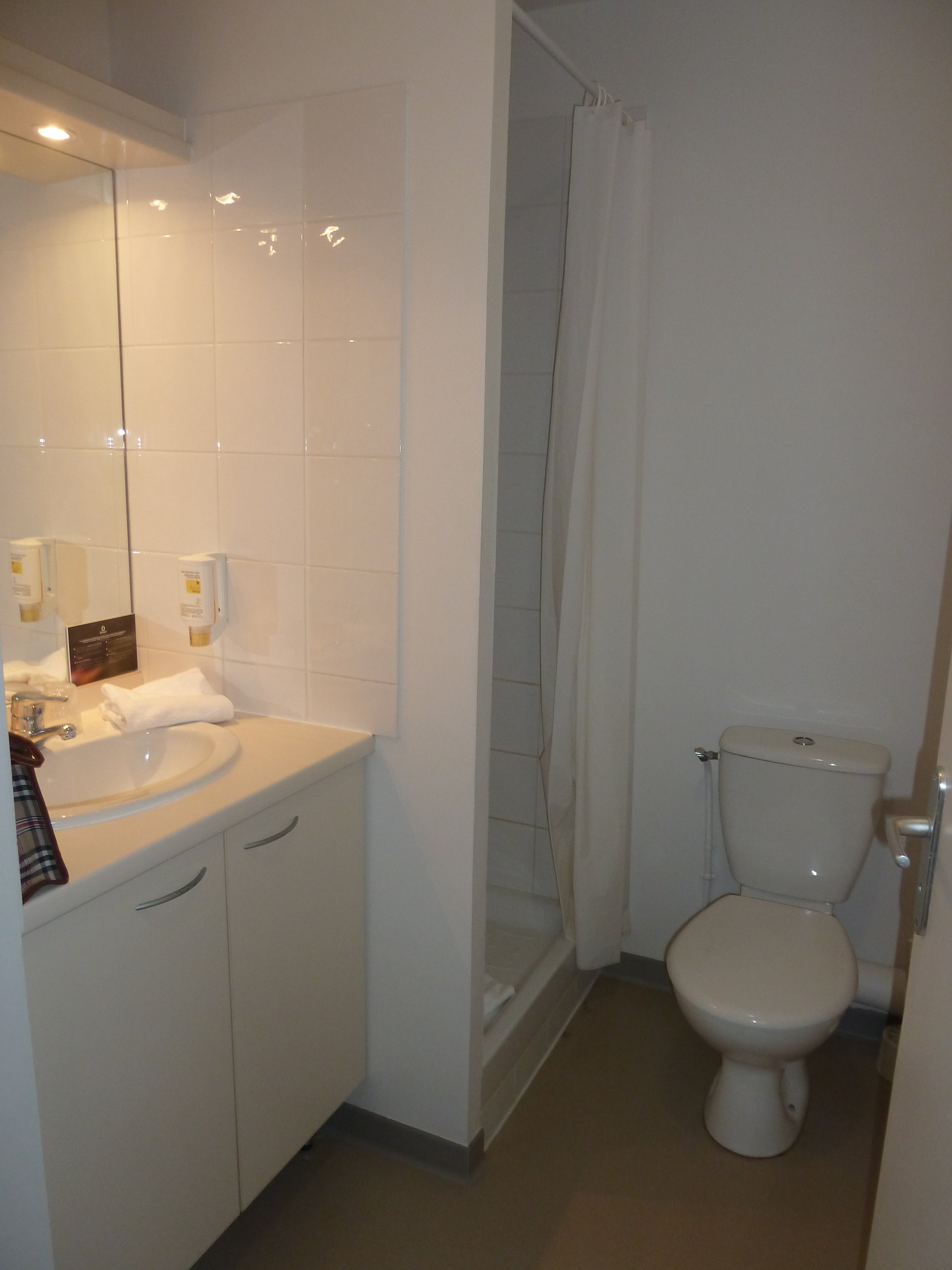 阿维尼翁阿维尼翁柔居公寓式酒店-浴室