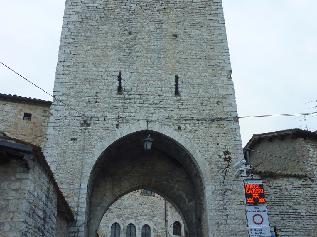 Museo Torre di Porta Romana-古比奥必去景点