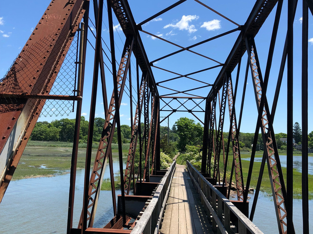 Route 146 Scenic Drive-布兰福德必去景点