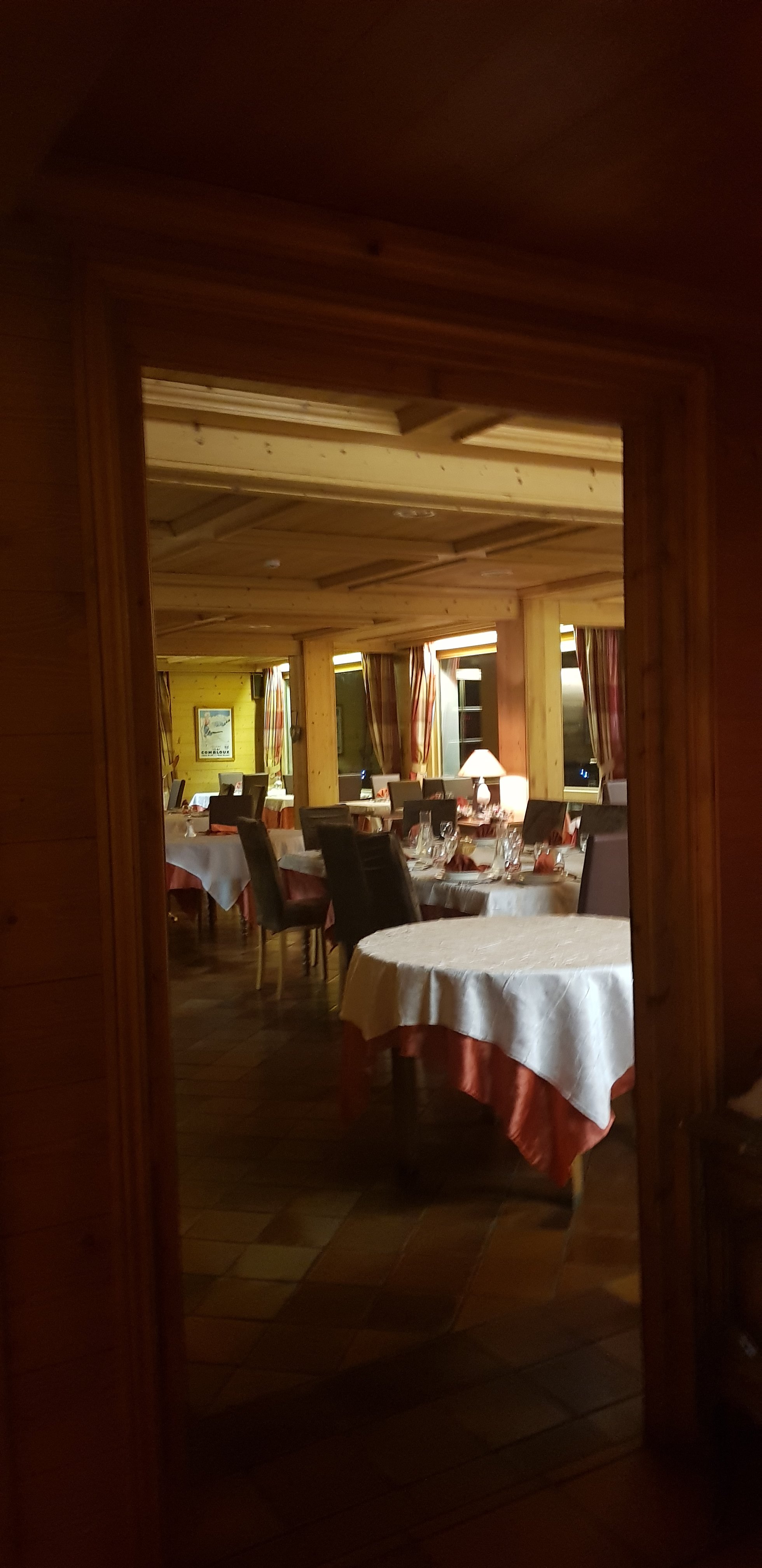 Au Coeur Des Pres-餐饮