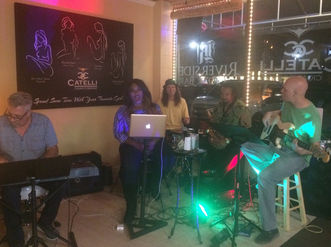 Catelli Cigar Lounge-维罗海滩必去景点