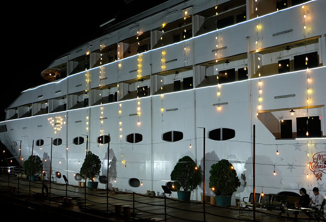 复古豪华游艇酒店主图