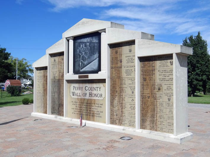 Perry County Veterans Wall Of Honor-Perryville必去景点