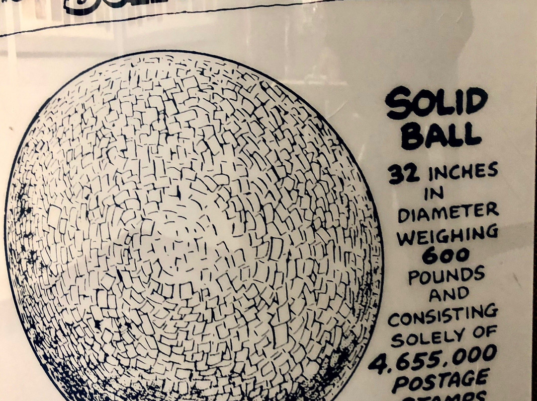 World's Largest Ball of Stamps景点图片