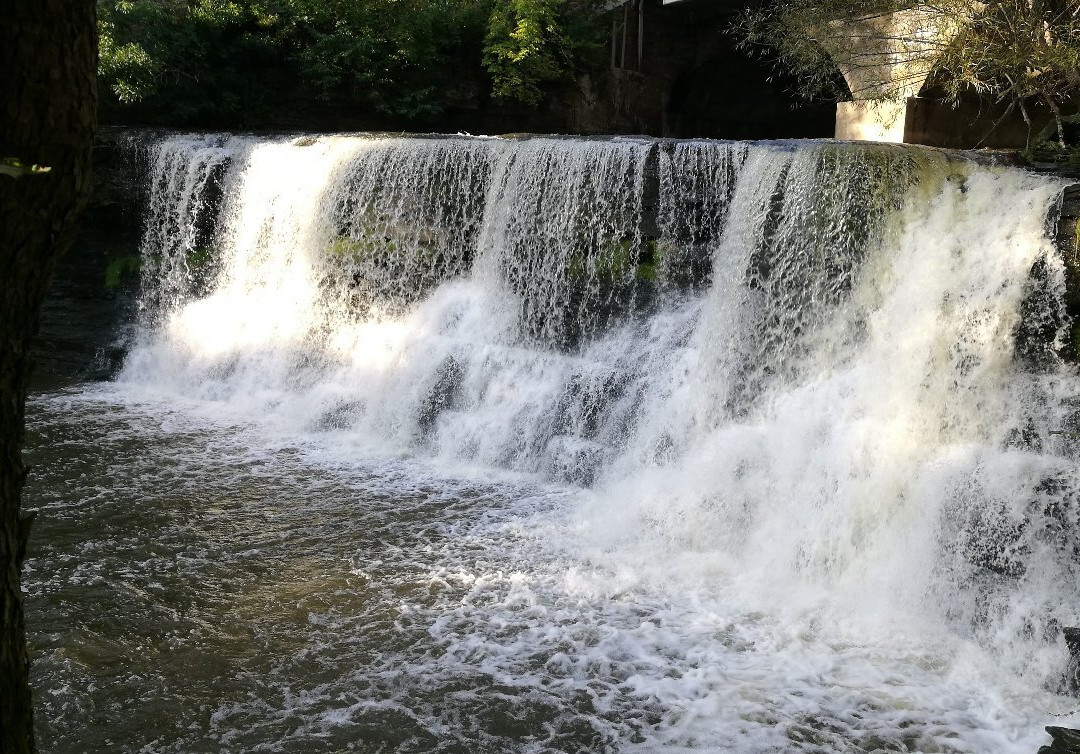 Chagrin Waterfalls景点图片