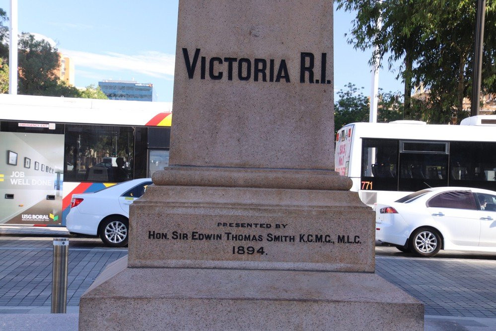 Queen Victoria Monument景点图片
