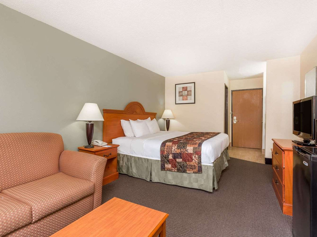 Baymont by Wyndham LaGrange主图