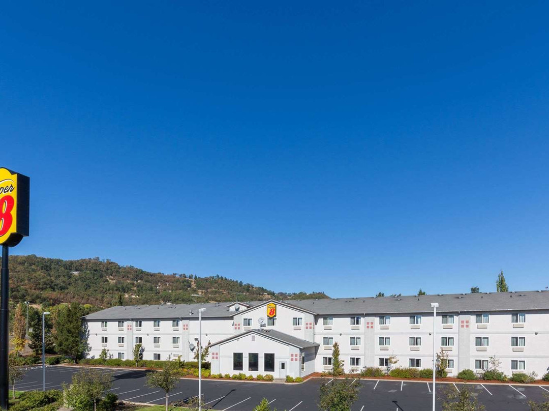 罗斯堡速8酒店主图