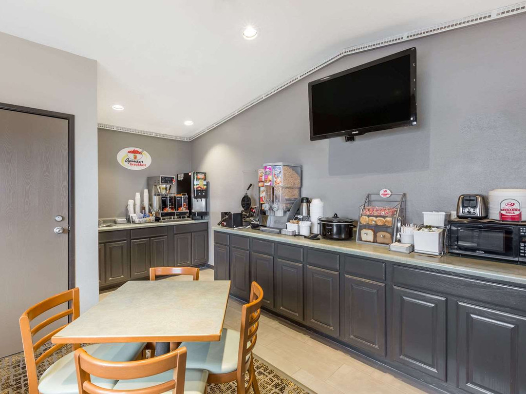 Super 8 by Wyndham Spirit Lake/Okoboji主图