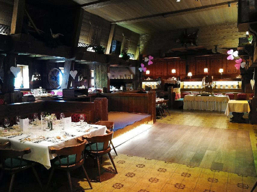 Langkampfen餐馆和美食-Schroll Tenne Restaurant