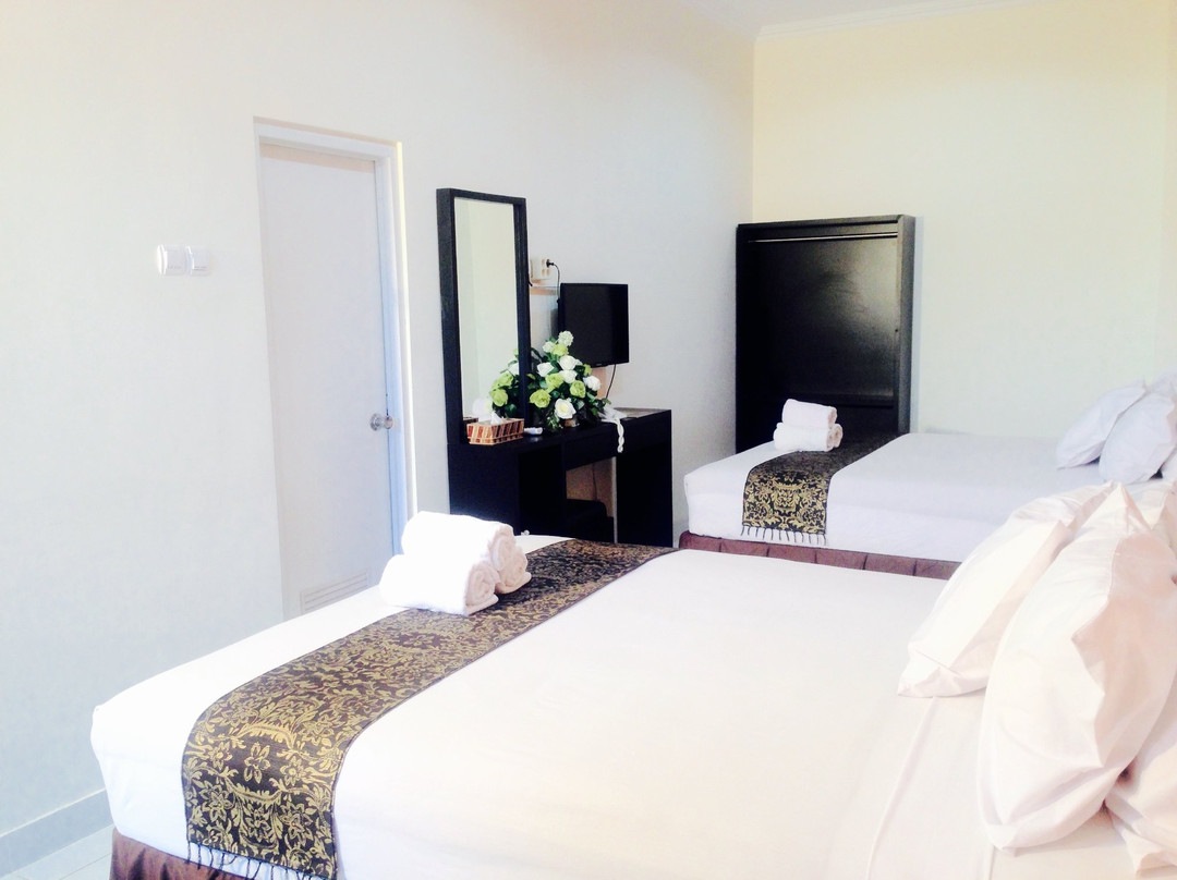 Tirta Kencana Hotel & Garden Resto主图