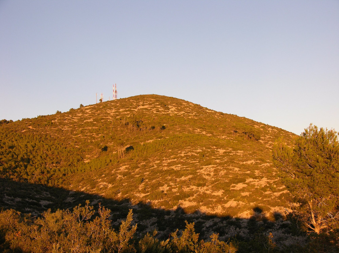 El Montgros-Sant Pere de Ribes必去景点