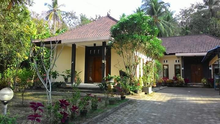 Shalom Homestay Blimbingsari Village主图