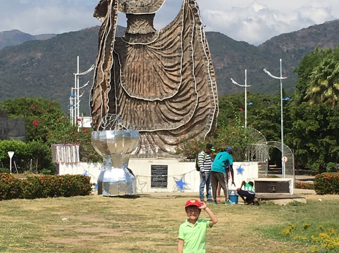 Monumento a la Pilonera Mayor-巴耶杜帕尔必去景点