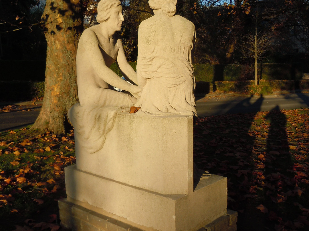 Sculpture "Les fiançailles"-布鲁塞尔必去景点