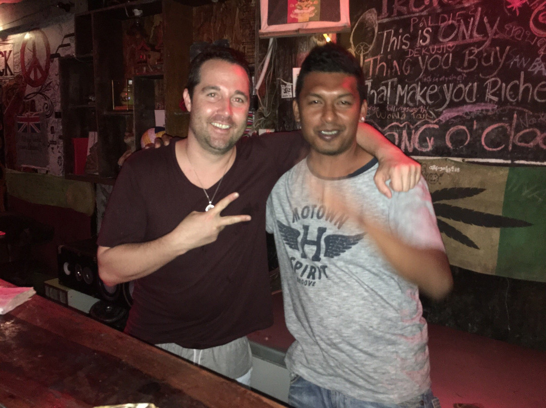 Jamrock Bar Railay-莱利海滩必去景点