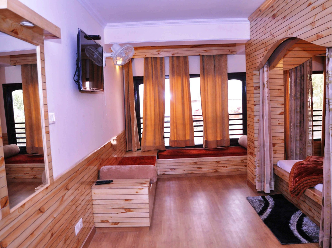 Chakkar酒店住宿-Shimla Holiday inn