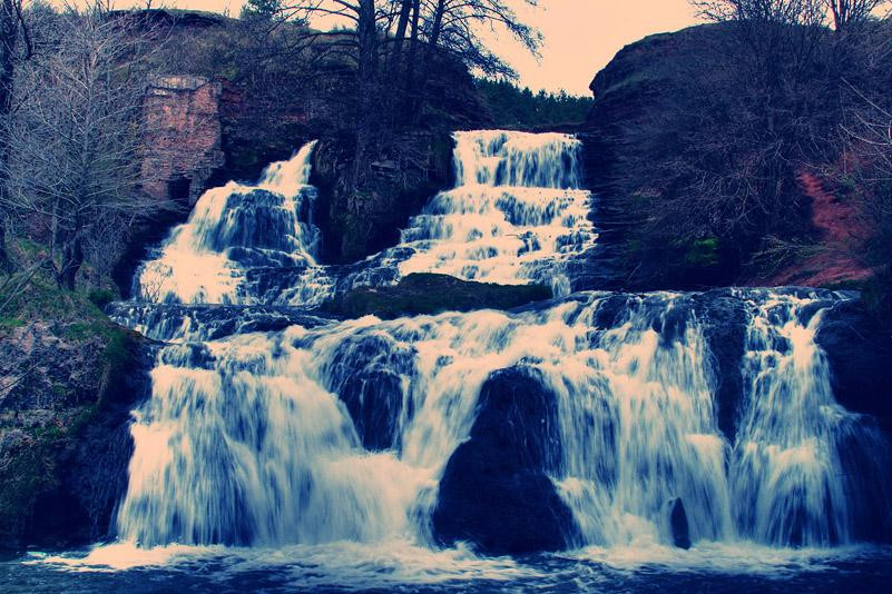 Chortkiv旅游景点-Dzurinskiy Waterfall