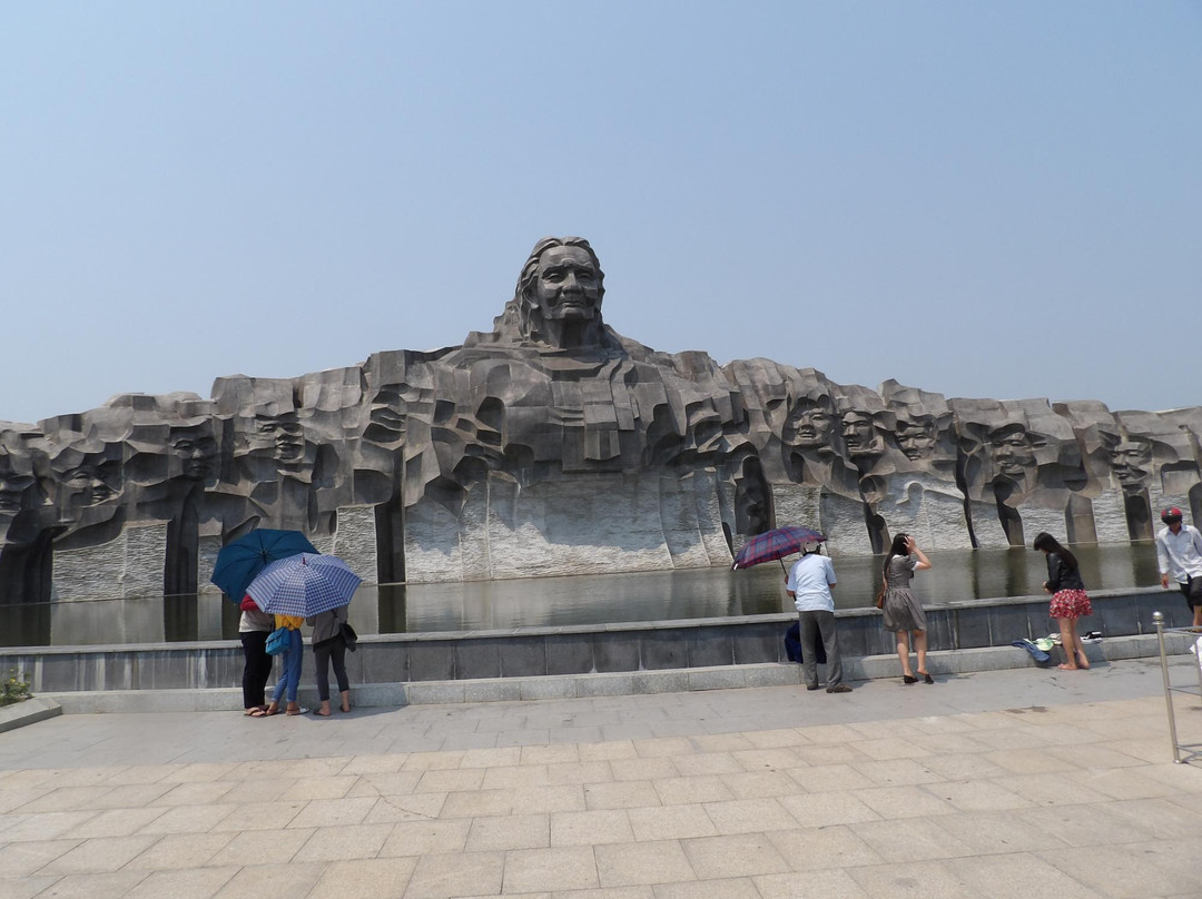 The Vietnam's Heroic Mother Statue景点图片