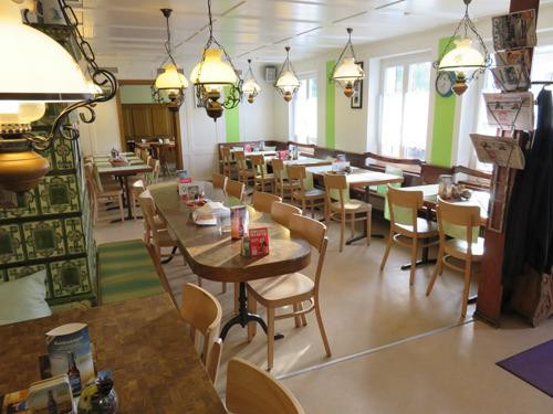 Buch am Irchel餐馆和美食-Restaurant Post