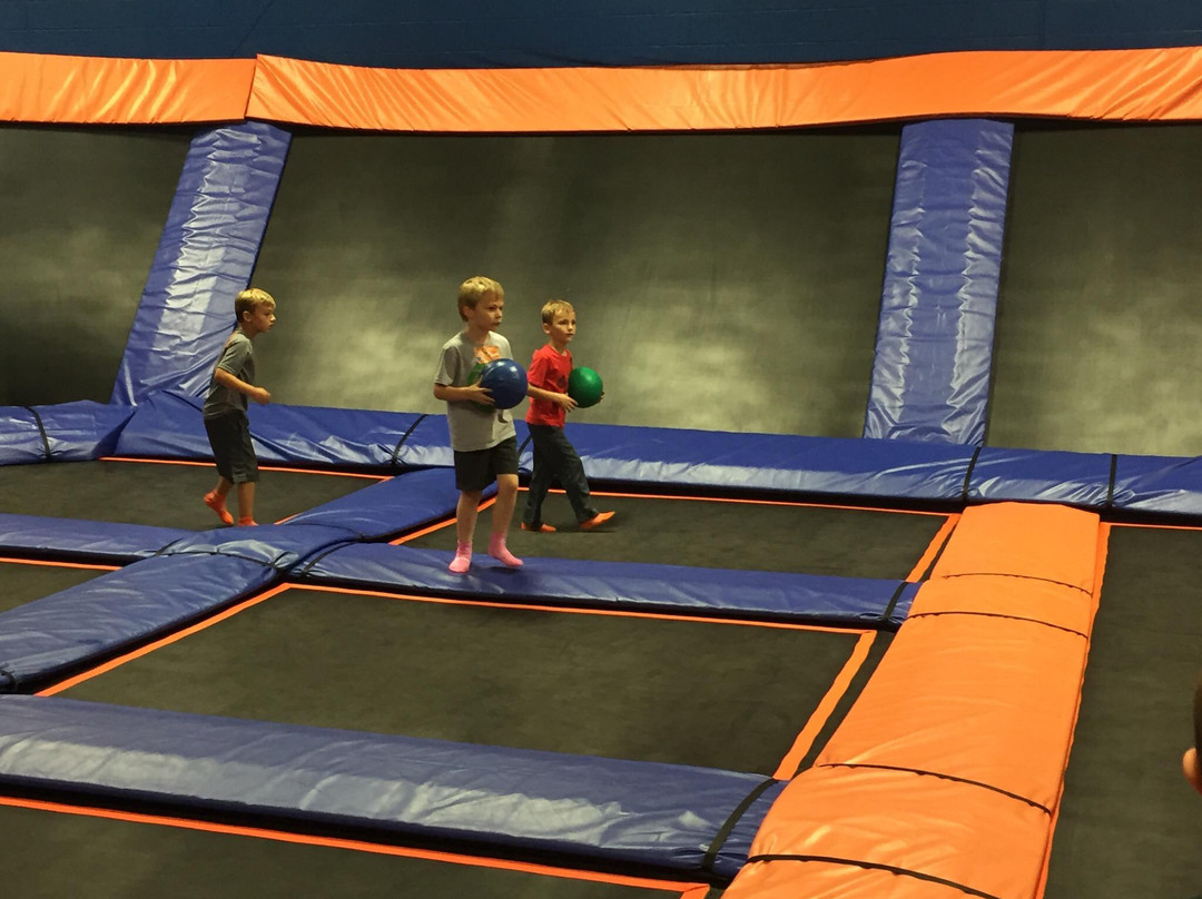 Sky Zone Trampoline Park景点图片