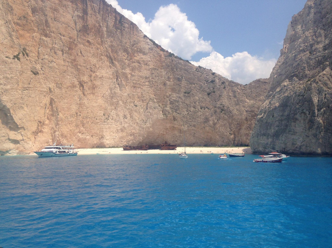 The BigBlue Motorboat Rentals-利姆尼科利必去景点