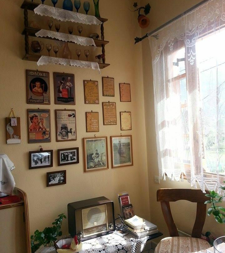 Chrysoula's Guests主图