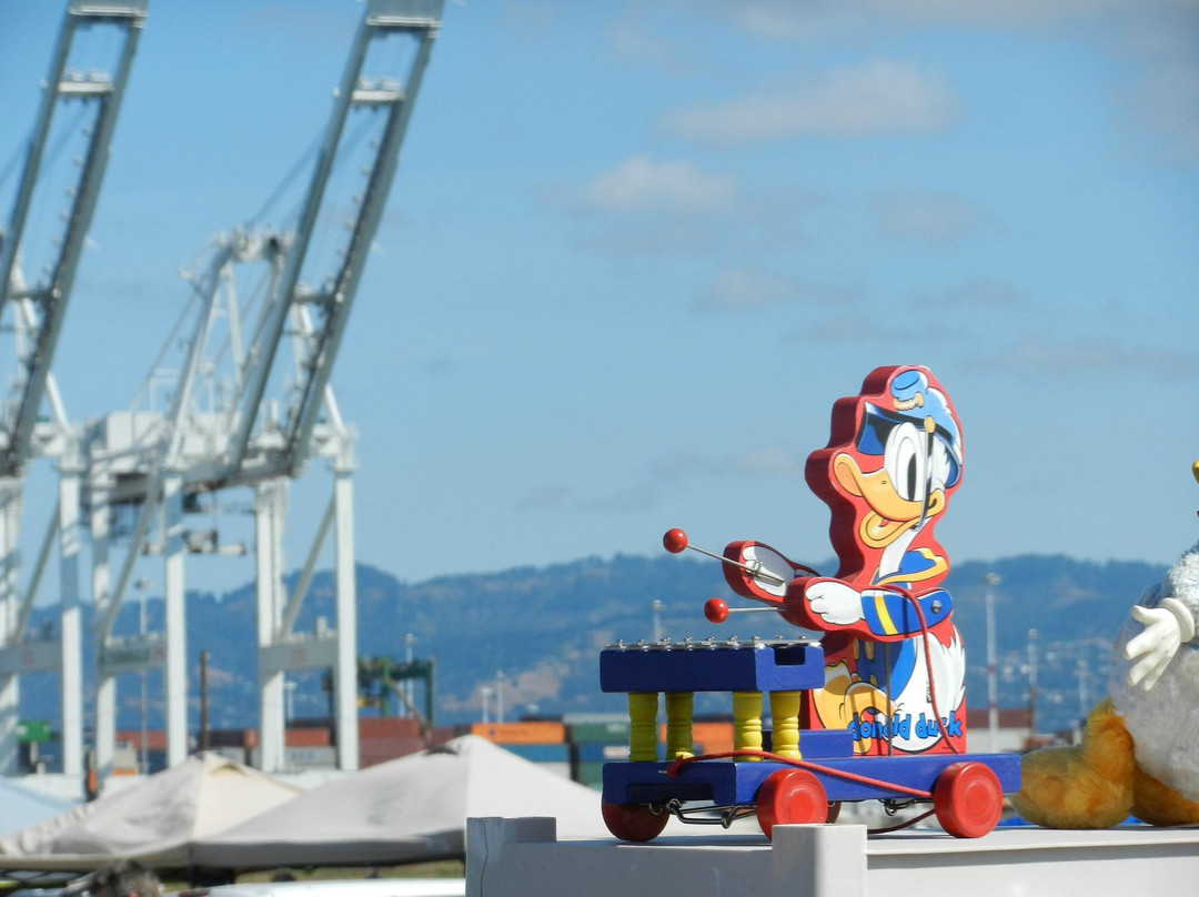 Alameda Point Antiques Faire景点图片