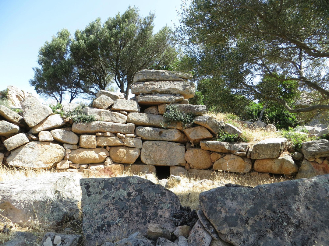 Tomba dei Giganti di Barrancu Mannu-Santadi必去景点