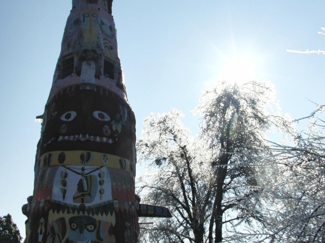 World's Largest Totem Pole-Foyil必去景点
