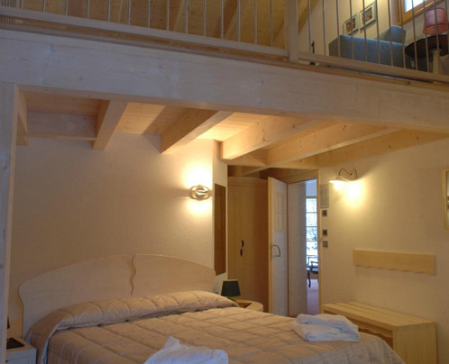 卡斯特雷套房酒店主图