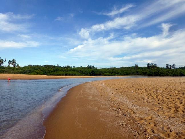 Tabuba Beach-Barra de Santo Antonio必去景点